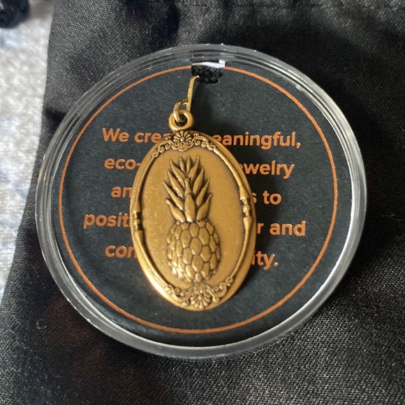 Alex and Ani chain station - Picture 2 of 4